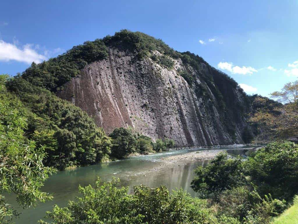 翌朝の一枚岩