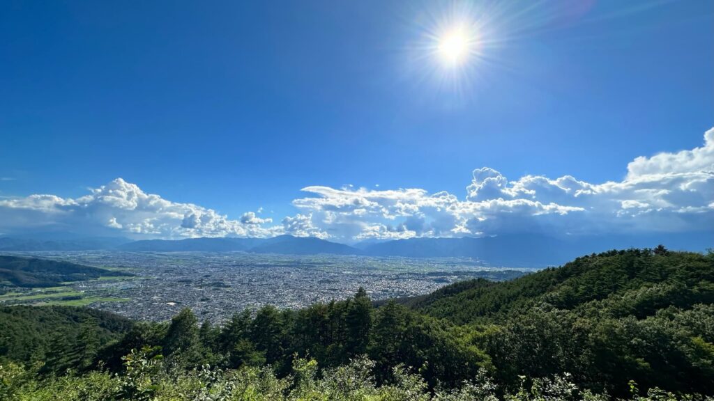 美鈴湖もりの国オートキャンプ場サニタリー棟からの眺望