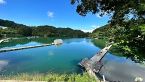 美鈴湖の全景