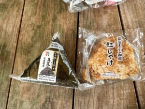 昼食のおにぎり2個