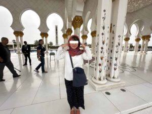 シェイク・ザイード・グランド・モスクと妻の服装