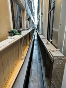 隣接する客船と客船