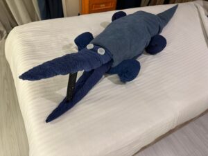 バスタオルで創られたワニのオブジェ