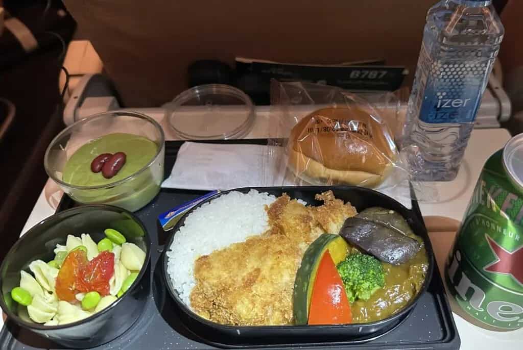 1回目の機内食(チキン)