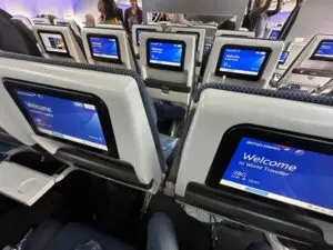 ブリティッシュ機内のモニター