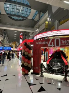 華やかなドバイ空港