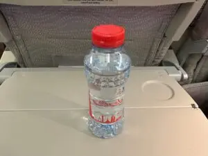 エミレーツペットボトルの水