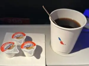 コーヒーとミルク3個