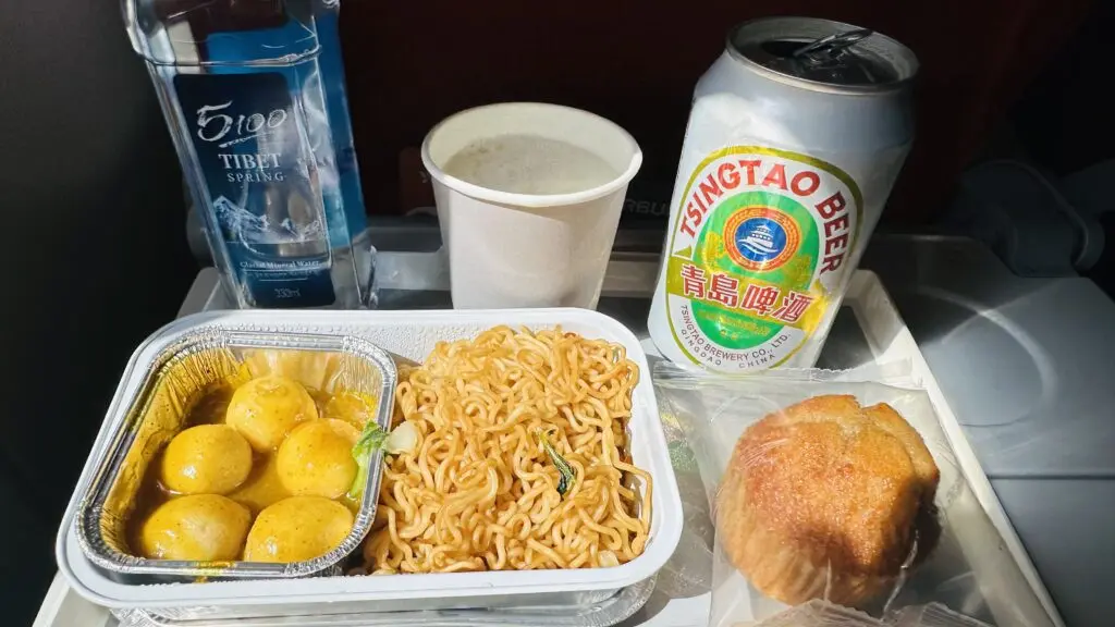 香港航空最初の機内食