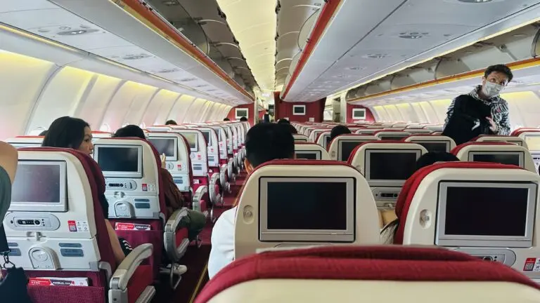 関空から飛行する機内の様子