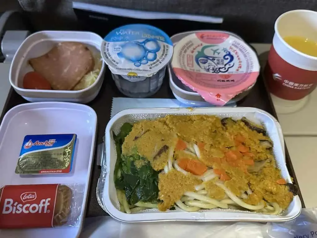 2回目の機内食ヌードル