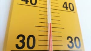 猛暑日の温度計