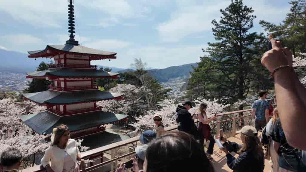 外国人で賑わう展望デッキ
