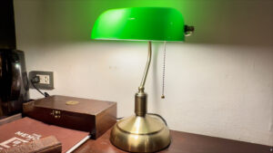 オンオンホテル部屋の電気スタンド