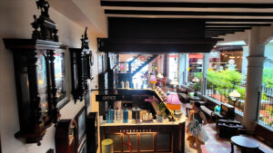 オンオンホテルのラウンジ