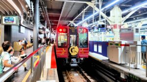 難波駅に到着したグラン天空