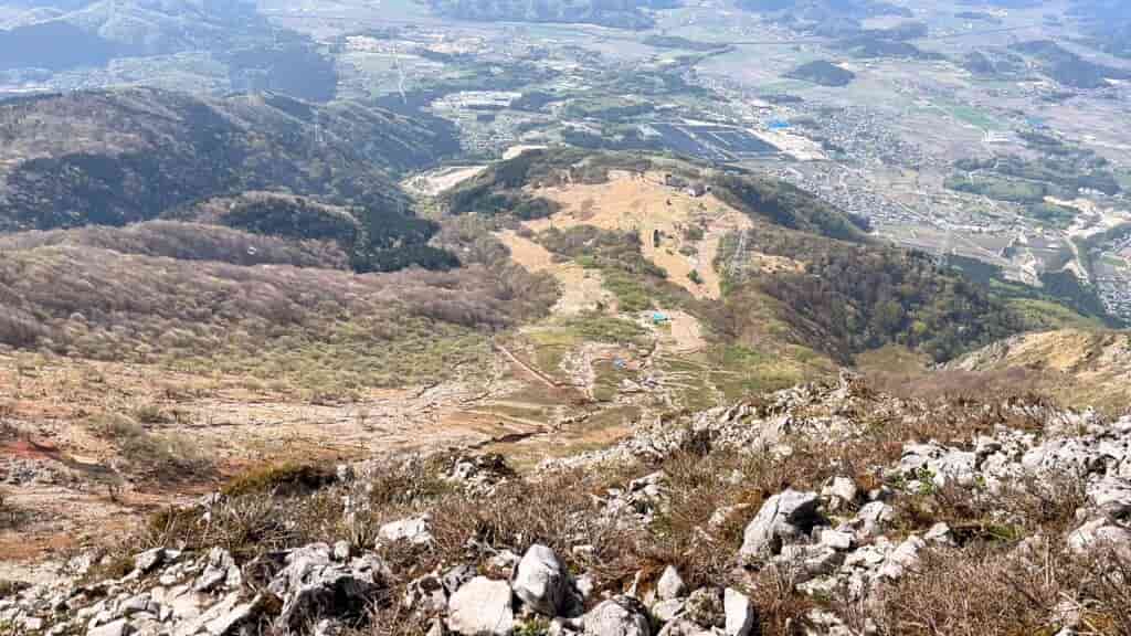 集中豪雨で崩落した斜面