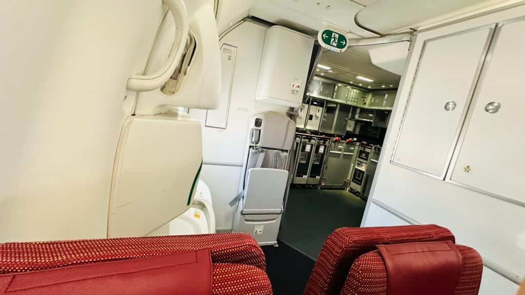 日本航空のシート裏