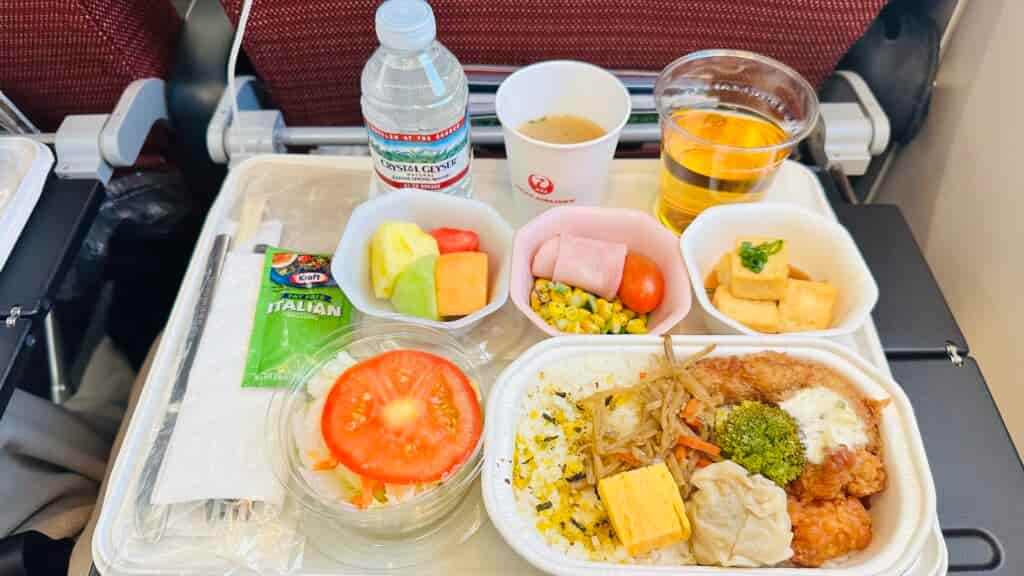 日本航空の機内食1回目